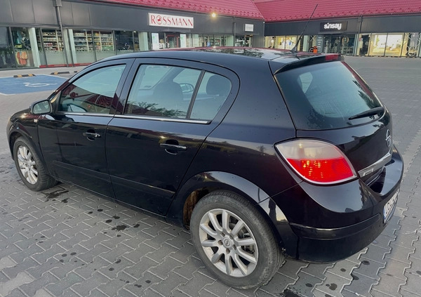 Opel Astra cena 6500 przebieg: 306000, rok produkcji 2005 z Dynów małe 56